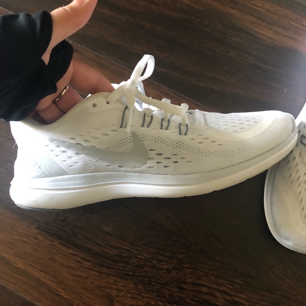 White Nike’s 6.5